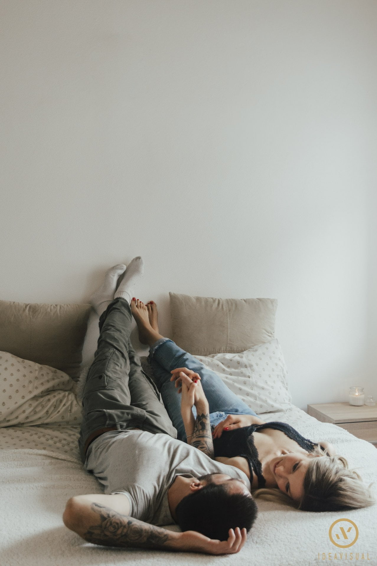 Sesión de fotos de pareja en casa 8 servizio fotografico di coppia in casa