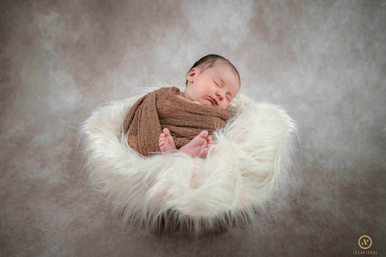 newborn photoshoot in studio